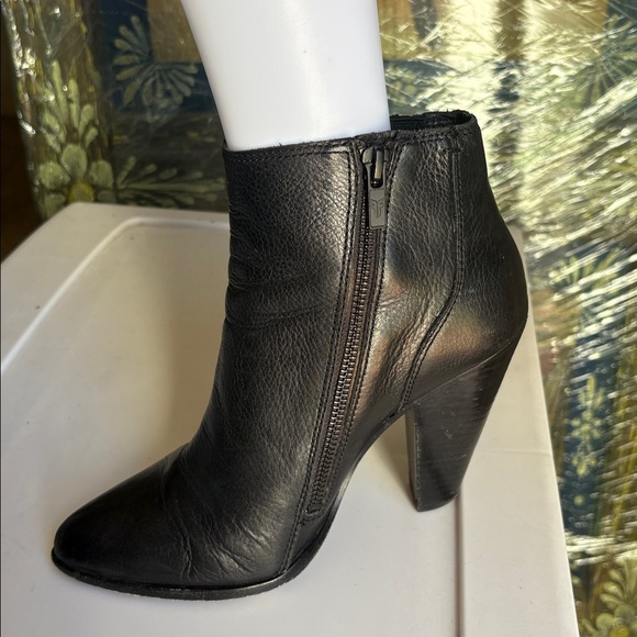 Women’s Black Ankle Boots - Picture 2 of 13